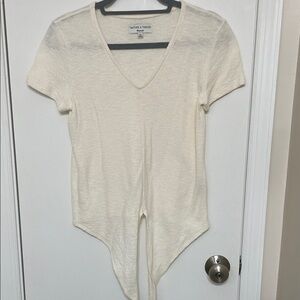 Madewell Cream V-Neck tshirt